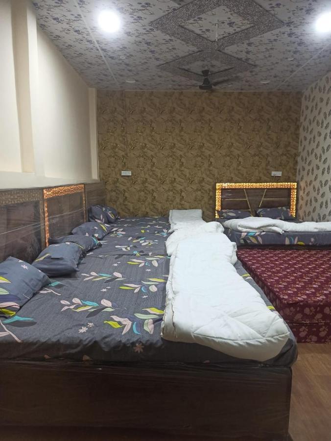 Shree Kashi Govardhan Dham 호텔 우자인 외부 사진