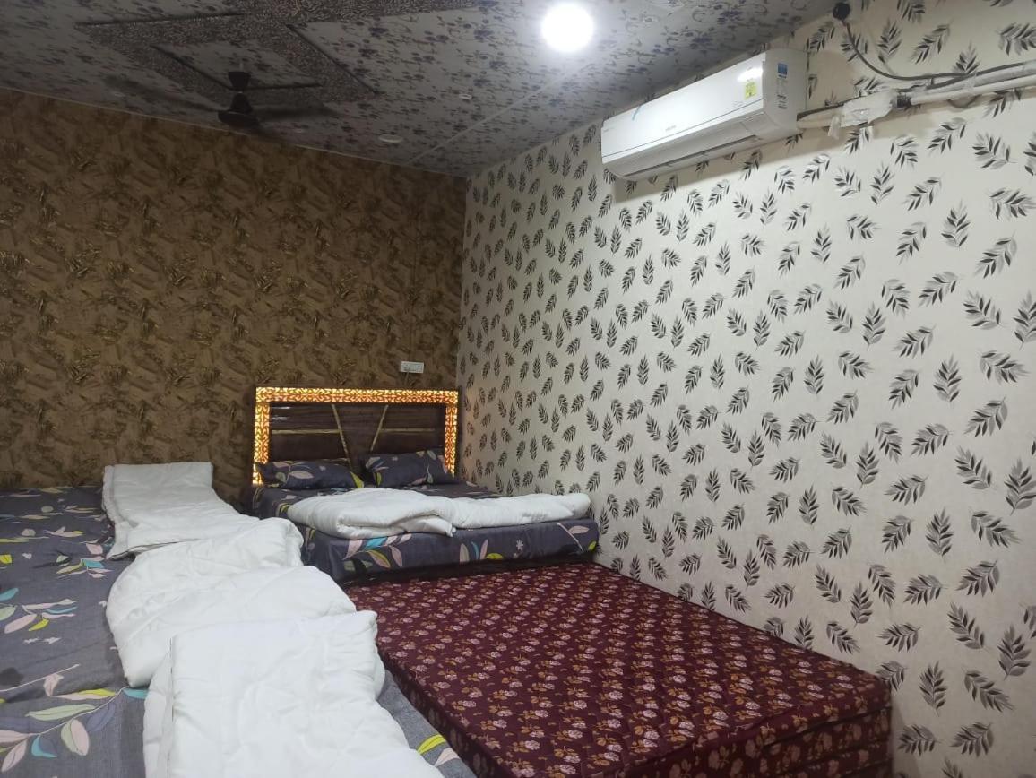 Shree Kashi Govardhan Dham 호텔 우자인 외부 사진